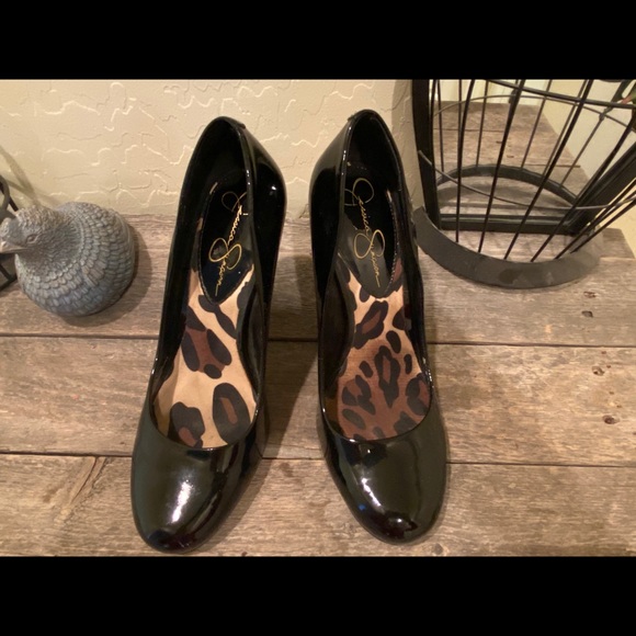 Jessica Simpson shiny black pumps - Picture 7 of 11